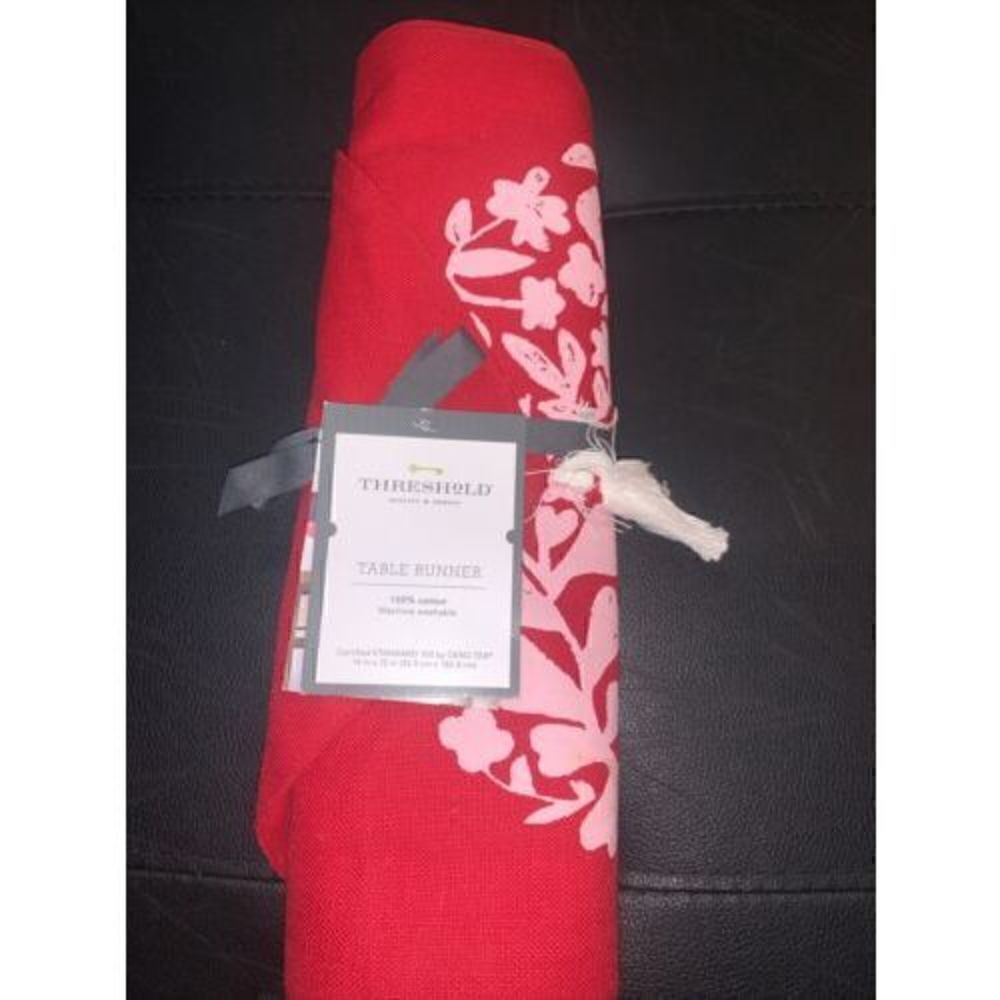 Threshold Table Runner Red Heart  14 x 72 Machine Wash 100% Cotton. New